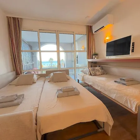Appartement Ground Floor With Sea View And Pools In Cap Esterel *